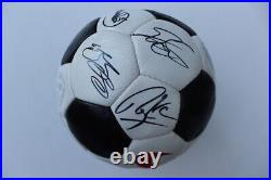 2005-06 Manchester United Football Squad Signed inc. Keane & Van Nistelrooy COA