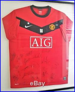 24 2009/2010 Framed Manchester United Team Signed Shirt