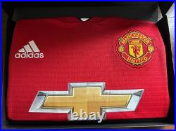 Ander Herrera Signed Manchester United Home Shirt In Original Box, Certificate Ander Herrera Signed Manchester United Home Shirt In Original Box, Certificate
