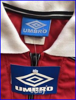 Authentic Umbro Manchester United 98-00 Team Signed Home Jersey. BNWT, Size M