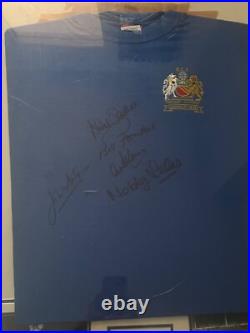 BLACK FRIDAY- Manchester United 1968 European Cup Winning Squad Signed T-Shirt