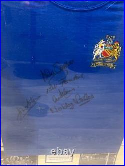 BLACK FRIDAY- Manchester United 1968 European Cup Winning Squad Signed T-Shirt