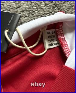 Bruno Fernandes #8 Hand Signed Manchester United Football Shirt with Photo Proof