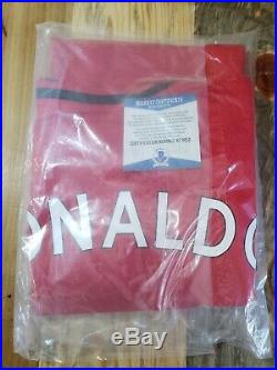 Cristiano Ronaldo Signed Manchester United 7 Jersey XL Beckett Witnessed N73952