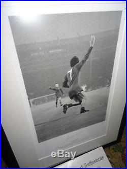 George Best Manchester United 1968 European Cup Football Final signed Display