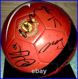 MUFC Hologram 024529 Manchester United 2013 Squad Signed Ball Inc. Rooney with COA