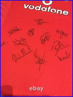 MUFC Official Hologram COA, Manchester United 2001-2002 Squad Signed Shirt