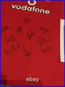 MUFC Official Hologram COA, Manchester United 2001-2002 Squad Signed Shirt