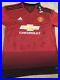 Manchester_United_18_19_Home_Shirt_Signed_By_Squad_And_Solskjaer_01_eyvg