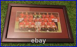 Manchester United 1983 FAC Final SIGNED 14 x 9 MOUNTED & FRAMED Stunning Piece