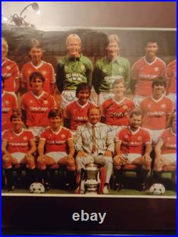 Manchester United 1983 FAC Final SIGNED 14 x 9 MOUNTED & FRAMED Stunning Piece