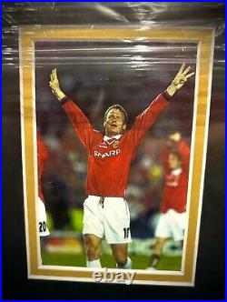 Manchester United 1999 Treble Winners Signed by Teddy Sherringham