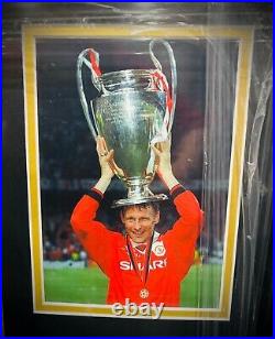 Manchester United 1999 Treble Winners Signed by Teddy Sherringham