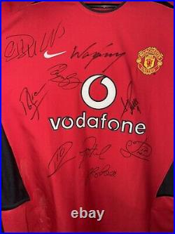 Manchester United 2002/03 home shirt signed by Ronaldo, Keane + Others COA