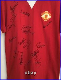 Manchester United Football Shirt By Score Draw Size M Signed 14 United Legends Manchester United Football Shirt By Score Draw Size M Signed 14 United Legends