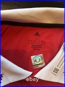 Manchester United Hand Signed Home Shirt With Certificate Of Authenticity Size L