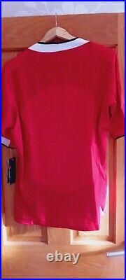 Manchester United Home Football Shirt 2004 Signed Unused With Tags Large # 2 G. N
