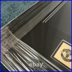 Manchester United Legends 7 Ryan Giggs signed photo. Framed. Certificate NEW Manchester United Legends 7 Ryan Giggs signed photo. Framed. Certificate NEW