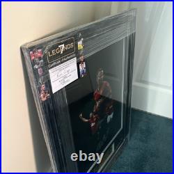 Manchester United Legends 7 Ryan Giggs signed photo. Framed. Certificate NEW Manchester United Legends 7 Ryan Giggs signed photo. Framed. Certificate NEW