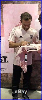 Manchester United Pink away kit SIGNED picture proof