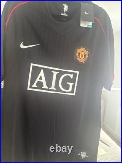 Manchester United Ryan Giggs Signed Football Shirt Black Nike with Certificate