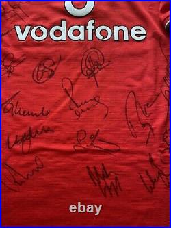 Manchester United Signed 2001/2002 Home Shirt