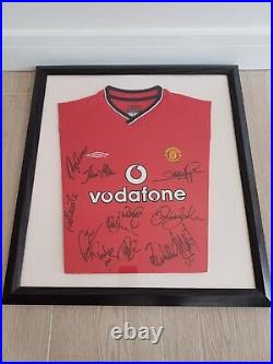 Manchester United Signed Framed Squad Home Shirt 2001/02 Season