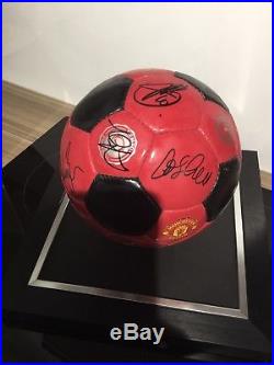 Manchester United Squad Signed Ball +display Case Offical Club Coa Sir Alex Etc