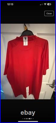 Manchester United Squad Signed Shirt 07/08 incl Ronaldo, Rooney, Giggs. Tevez Manchester United Squad Signed Shirt 07/08 incl Ronaldo, Rooney, Giggs. Tevez