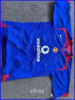 Manchester United shirt signed 2005/06