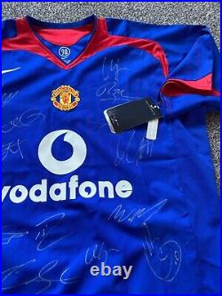 Manchester United shirt signed 2005/06