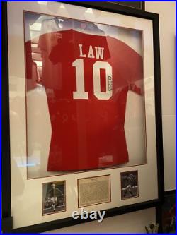 Manchester United signed framed Shirt Dennis Law