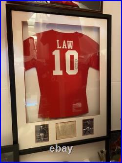 Manchester United signed framed Shirt Dennis Law