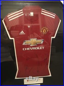 Manchester united signed framed shirt