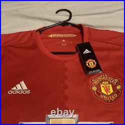 Manchester united signed shirt from 2016/2017 season Manchester united signed shirt from 2016/2017 season
