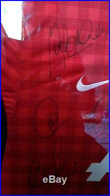 OFFICIAL MANCHESTER UNITED HAND SIGNED SHIRT INCl COA Full Squad & Fergie