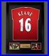 Roy_Keane_Signed_Manchester_United_Football_Shirt_In_A_Framed_Presentation_01_xanh