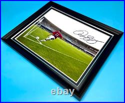Ryan Giggs Signed Photo Framed & COA Football Soccer Autograph Manchester United Ryan Giggs Signed Photo Framed & COA Football Soccer Autograph Manchester United