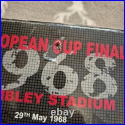 SIGNED Manchester United 1968 European Cup Corinthian Prostars Team Pack