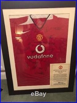 Signed Manchester United shirt with certificate