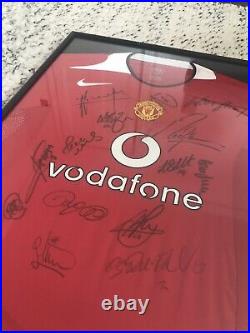 Signed framed Manchester United shirt 2005/2006 Scholes, Ronaldo, Giggs etc