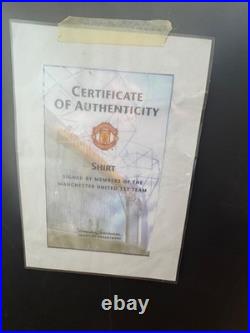 Signed manchester united shirt 07/08 08/09 signed by first team players Signed manchester united shirt 07/08 08/09 signed by first team players