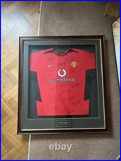 Signed manchester united shirt framed