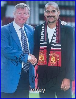 Sir Alex Ferguson Signs Juan Sebastian Veron Signed Manchester United Photo COA