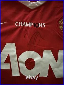 Very rare Multi Signed Manchester United Shirt, 22 signatures